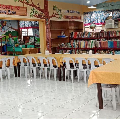 Esteban Abada Elementary School Library .